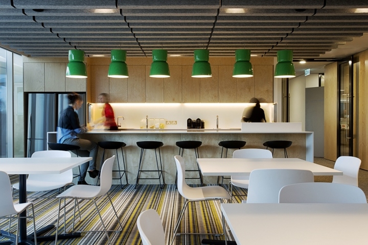 Дизайнерский интерьер кафе в офисе консалтинговой компании Aurecon