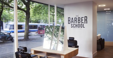 Стильный и элегантный интерьер нового отделения Barber School
