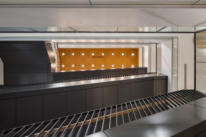 Деталь архитектуры офиса NAIC с освещением