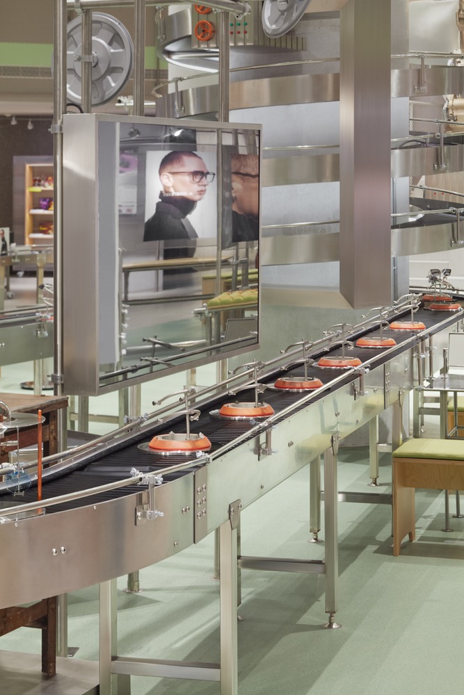 Деталь конвейера с предметами и экраном via·1719 Wu Liangcai New Vision Field