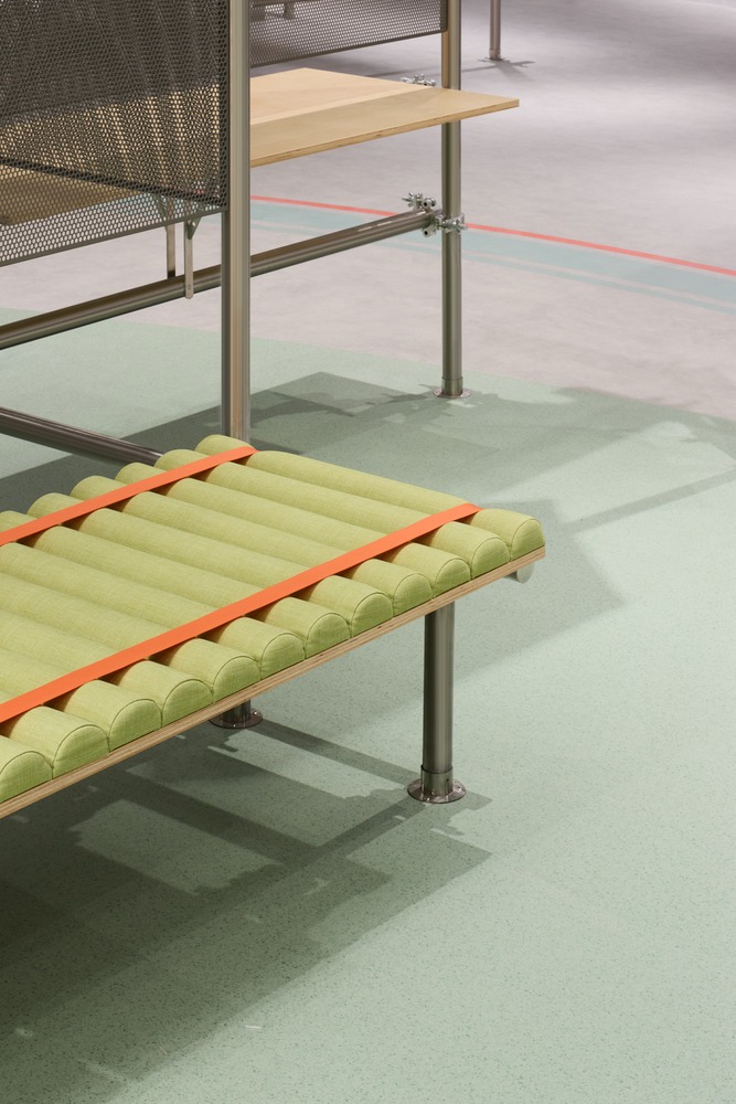 Деталь лавки с мягкими секциями и металлическим каркасом via·1719 Wu Liangcai New Vision Field