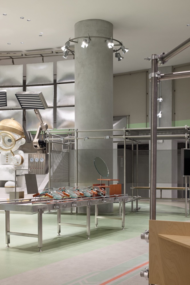 Экспозиционная зона с зеркальными элементами и оборудованием via·1719 Wu Liangcai New Vision Field