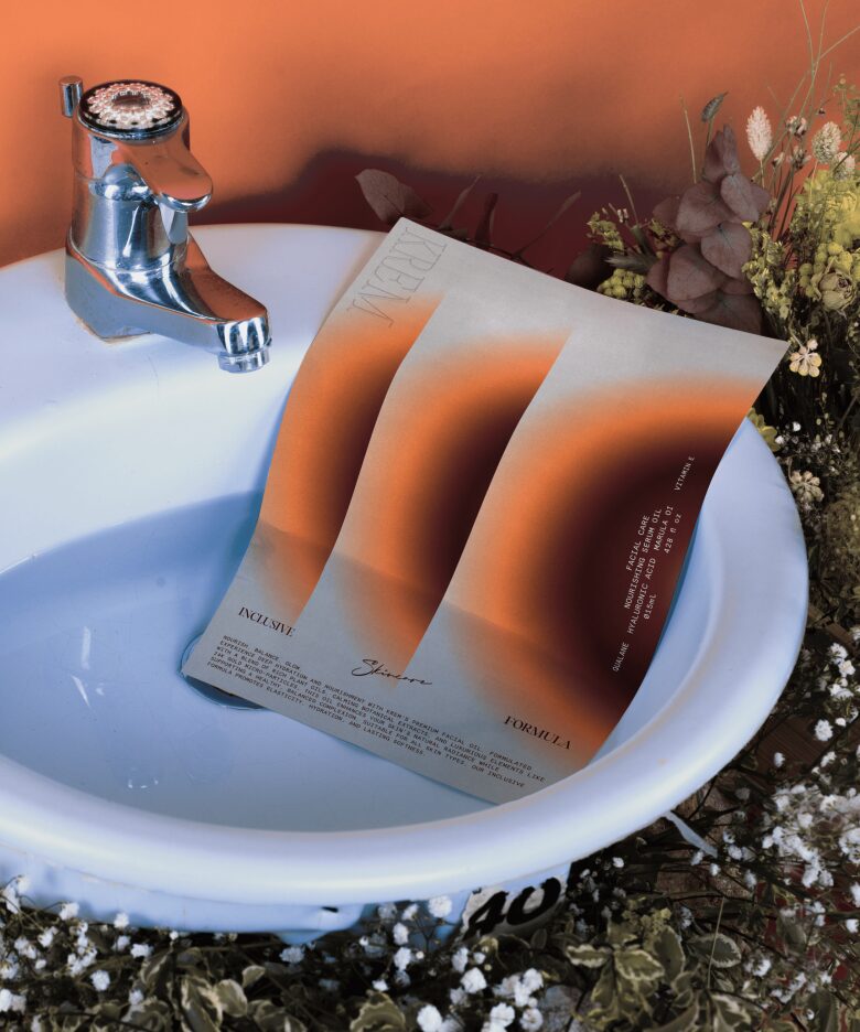 Этикетки крема в раковине Krem