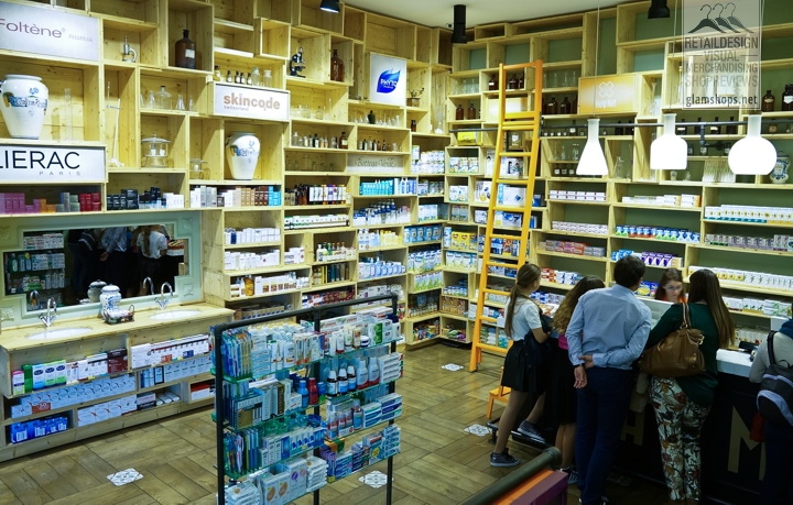 Магазин-аптека Farmacia в Бухаресте