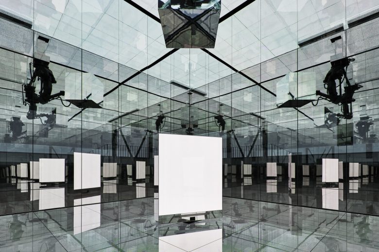 Футуристическое зеркальное пространство Expo 2025 Osaka Pavilion null