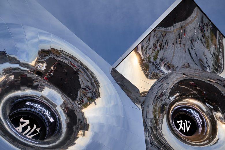 Футуристическое зеркальное пространство отражения Expo 2025 Osaka Pavilion null