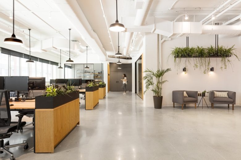 Холл рядом с рабочей зоной TEC Energy office