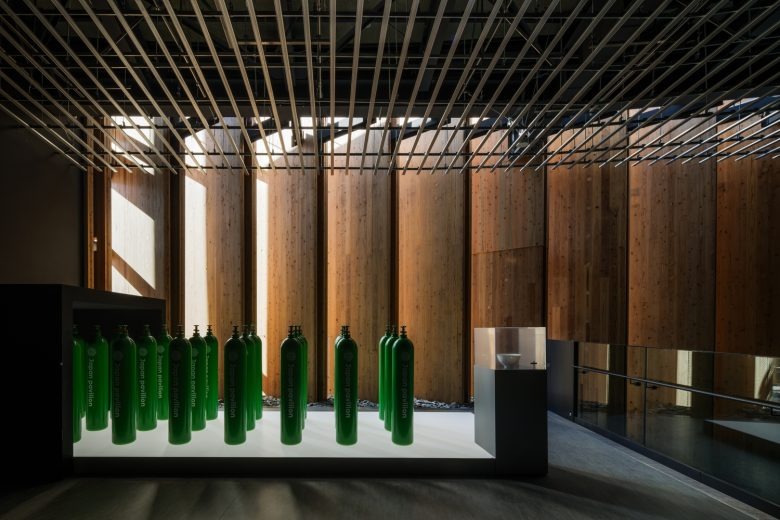 Инсталляция с баллонами Osaka Expo 2025 Japan Pavilion