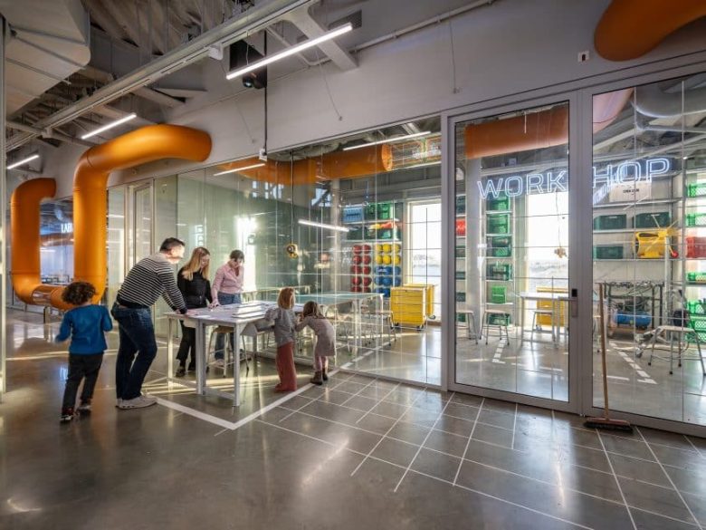 Интерактивные столы центра Portlantis