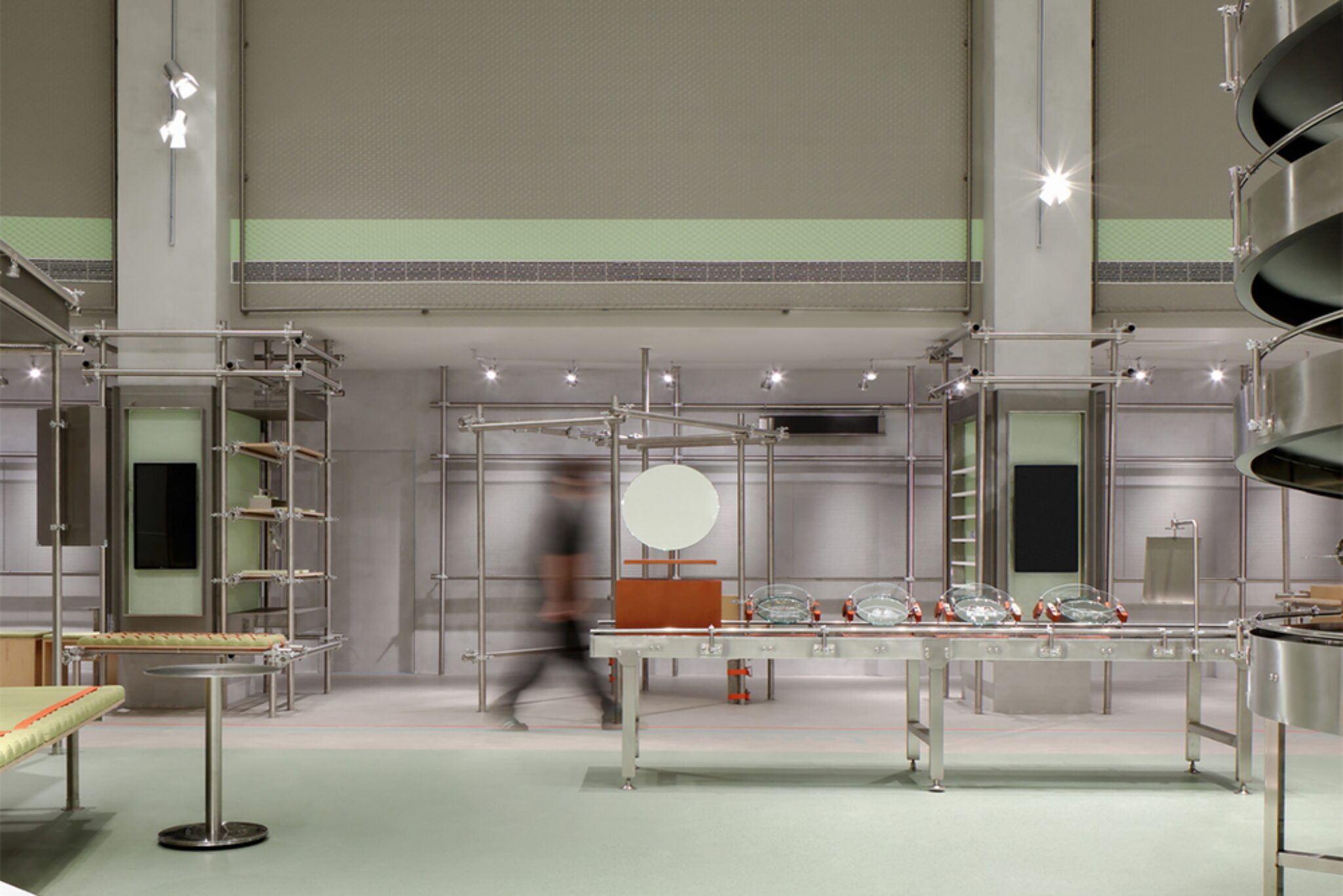 Интерьер с конвейером и витринами для очков via·1719 Wu Liangcai New Vision Field