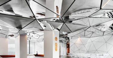 Интерьер со стеклянным потолком Parinee I Lobby