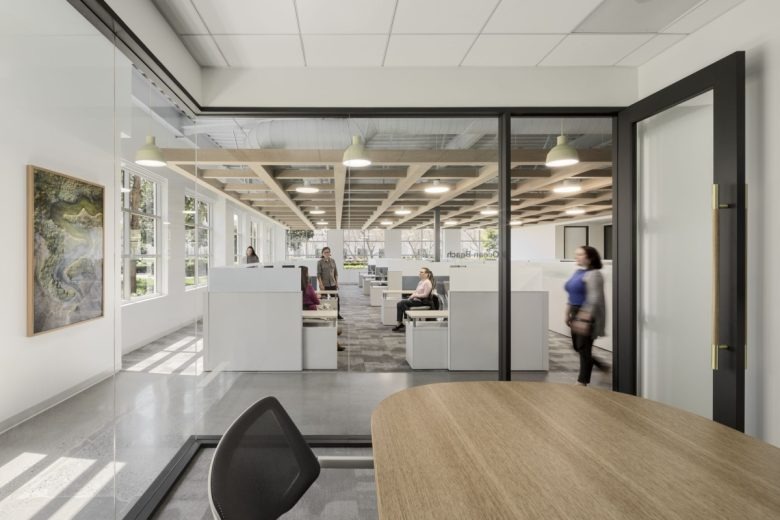 Кабинет со стеклянной перегородкой Prologis Silicon Valley Offices