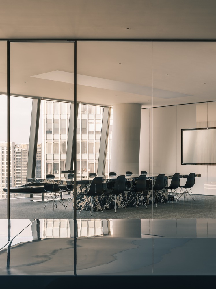 Кабинет совещаний с панорамными окнами