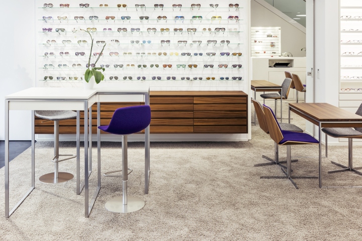 Дизайнерская мебель в магазине оптики Klinke Optik