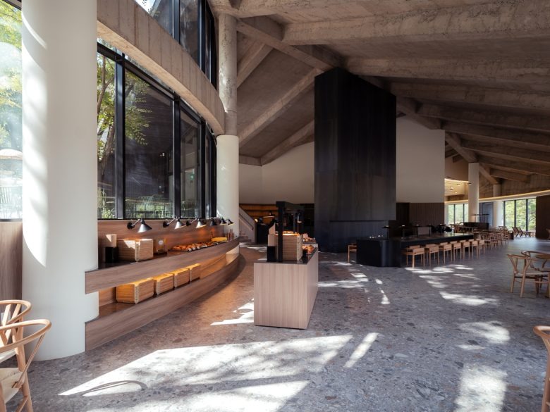 Кофейная стойка и зона самообслуживания Tan Mok Won