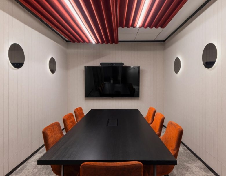 Комната совещаний с черным столом ELBAT Offices