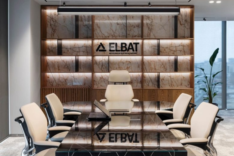 Комната совещаний с каменным столом ELBAT Offices
