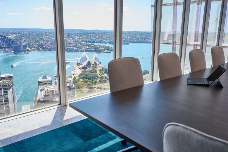Комната совещаний вид из окон Channel Capital Sydney Office