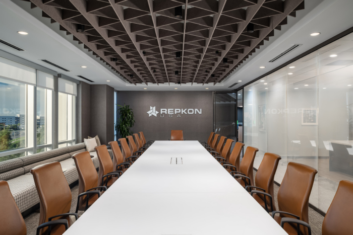 Конференц зал офиса REPKON USA