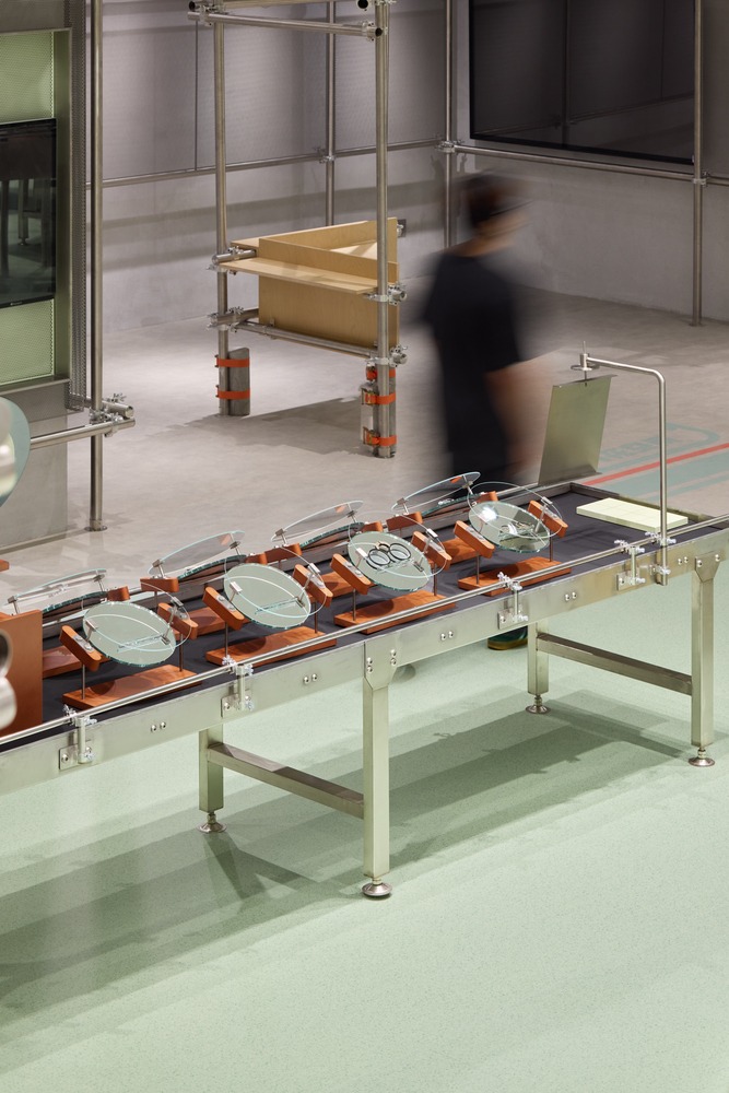 Конвейер с линзами и движущейся фигурой via·1719 Wu Liangcai New Vision Field