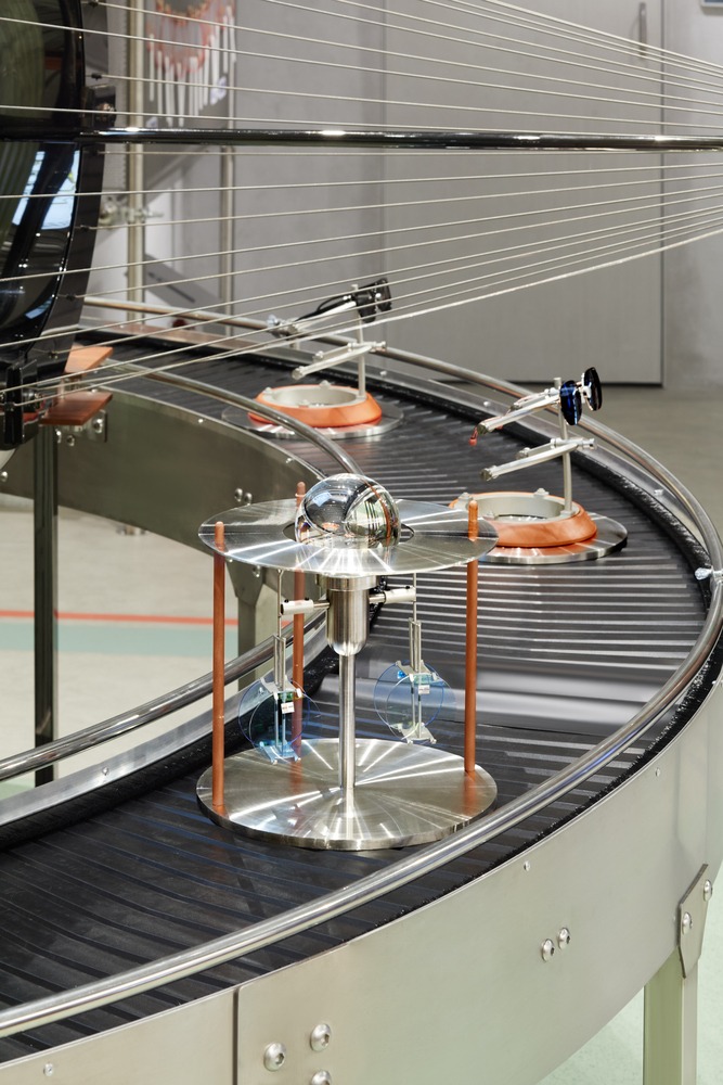 Конвейер с оптическими элементами и линзами via·1719 Wu Liangcai New Vision Field