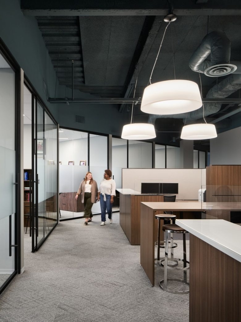 Коридор Barnes & Thornburg LLP Offices