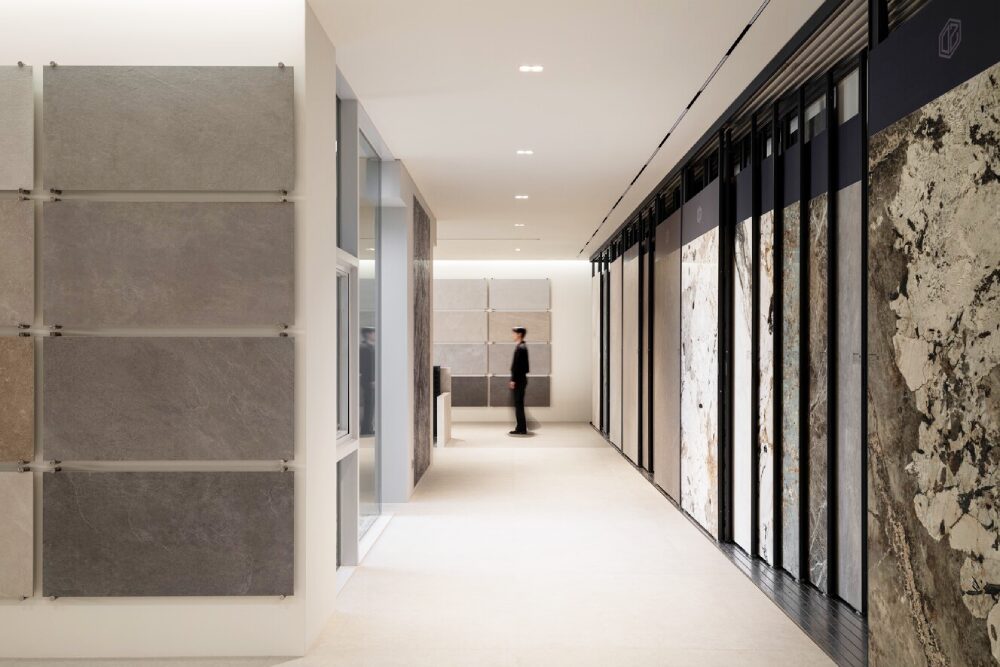 Коридор Oztile Showroom