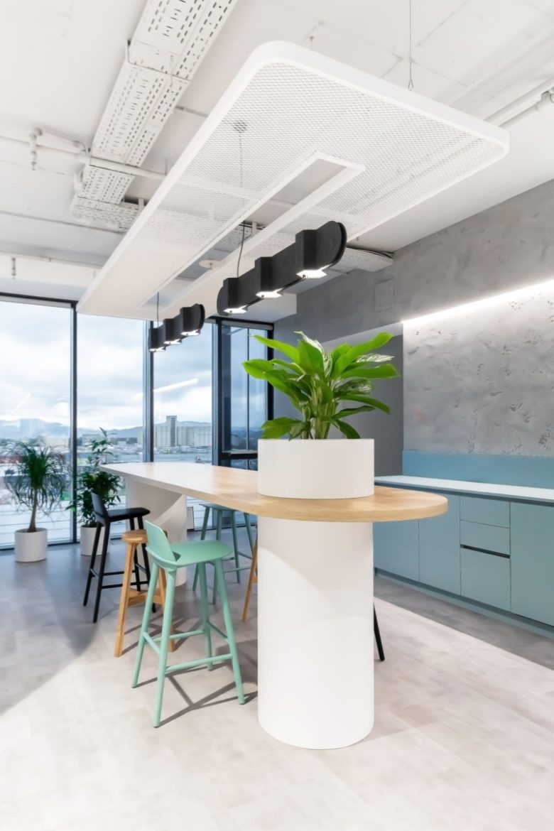 Кухня-бар с круглым высоким столом Resalta Offices