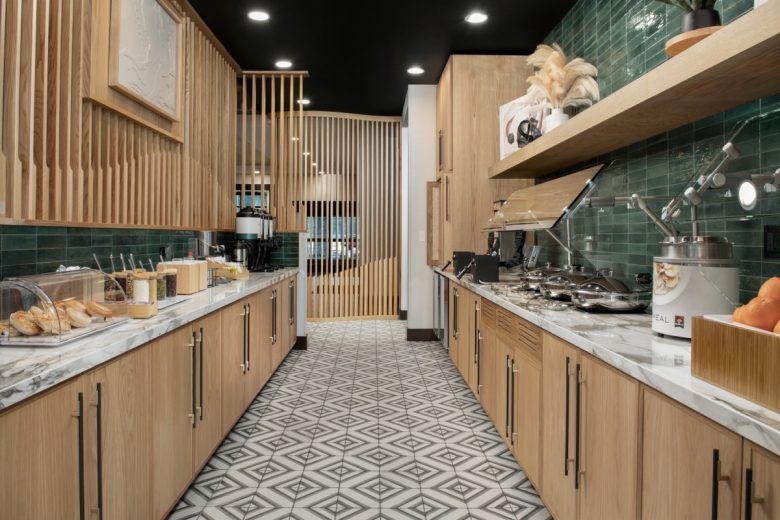 Кухня - шведский стол Springhill Suites Hotel Ponderay