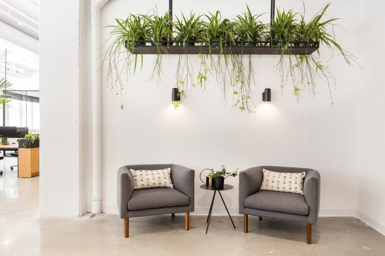 Лаунч зона два кресла TEC Energy office