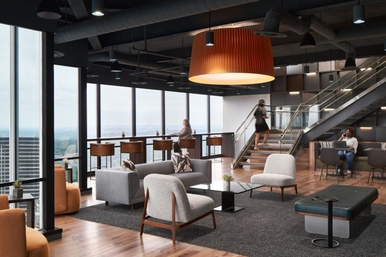 Лаунч зона с дивами и креслами Barnes & Thornburg LLP Offices