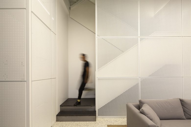 Лестница и перфорированные панели ROOM