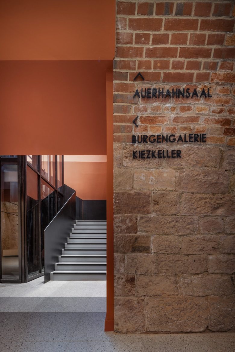 Лестница на второй этаж Cultural Area Hahnekiez