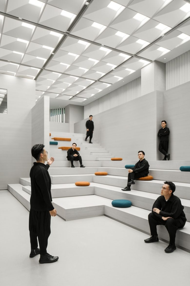 Max Show Office