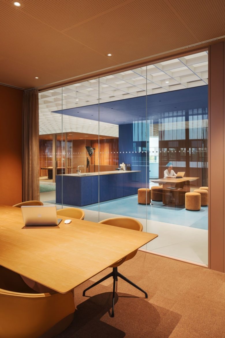 Max Show Office