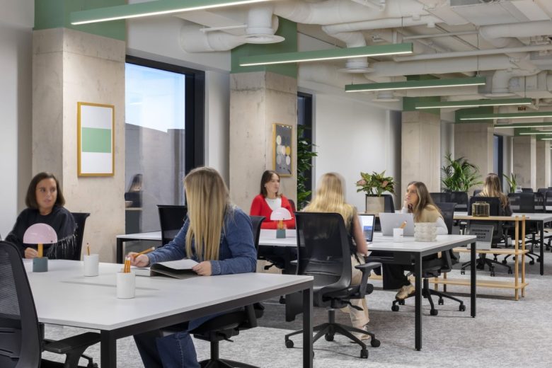 Место для отдыха с растениями и сиденьем Storybox