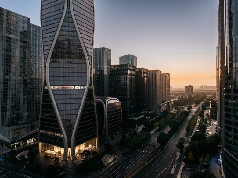 Здание со стороны Wangchao Center Office