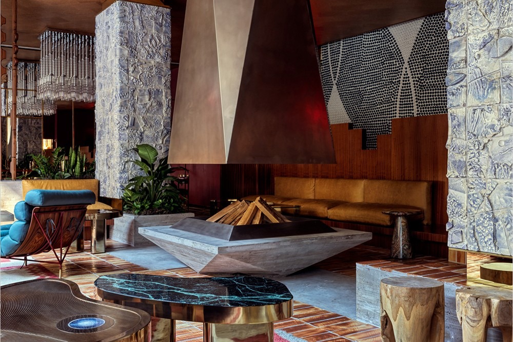 Номер с желтыми стенами The Manner hotel