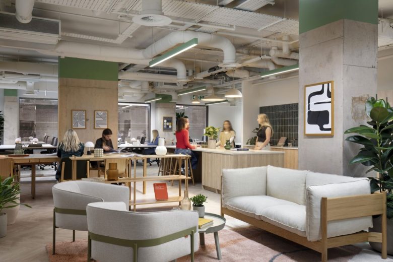 Обеденная зона с рабочими столами Storybox