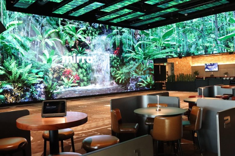 Общий вид выставочного стенда с инструментами Mirra