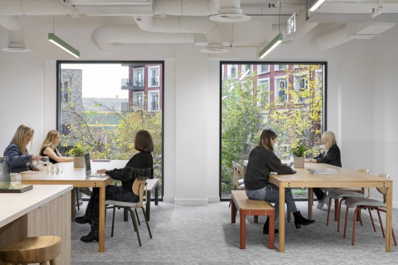 Офис с интерьером и мягкой мебелью Storybox