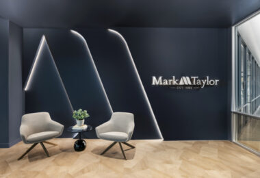 Офисная зона отдыха с логотипом Mark Taylor