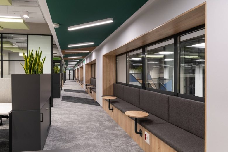 Офисный коридор с нишами для работы DSK office