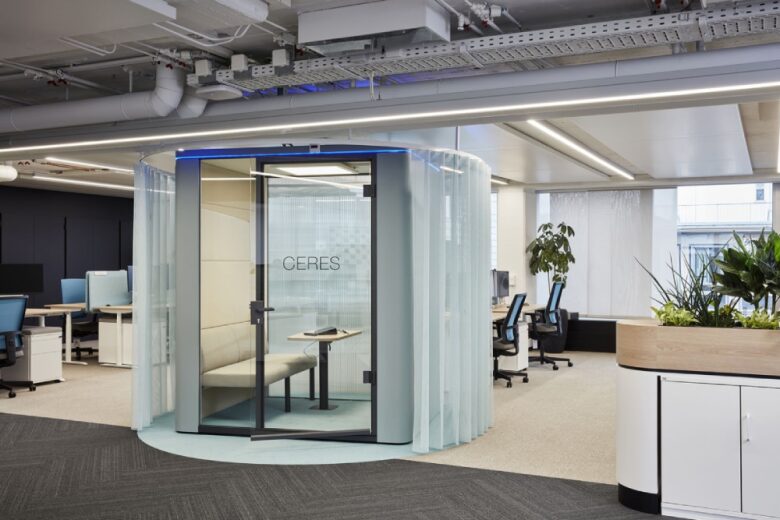 Отдельные рабочие кабины Confidential Reinsurance Company Offices