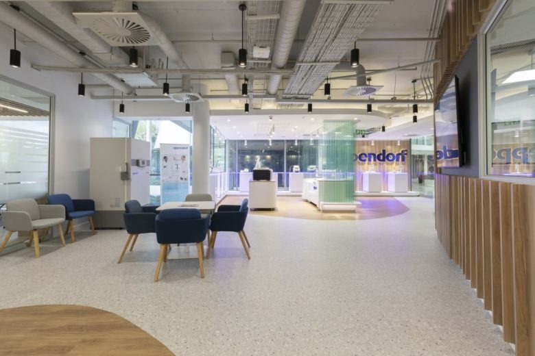 Открытое офисное пространство с лаунж-зоной Eppendorf Offices