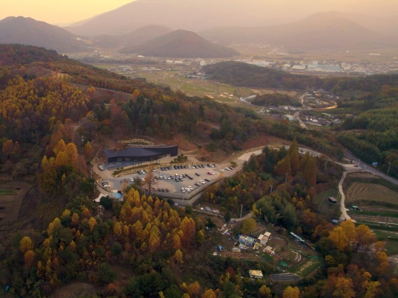 Панорамный вид комплекса в горной долине Tan Mok Won