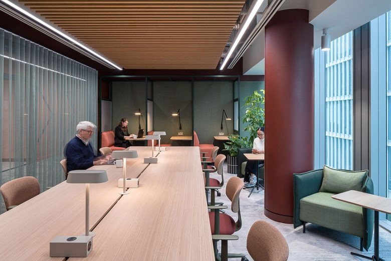 Переговорная с панорамными окнами Virgin Media O2 Headquarters