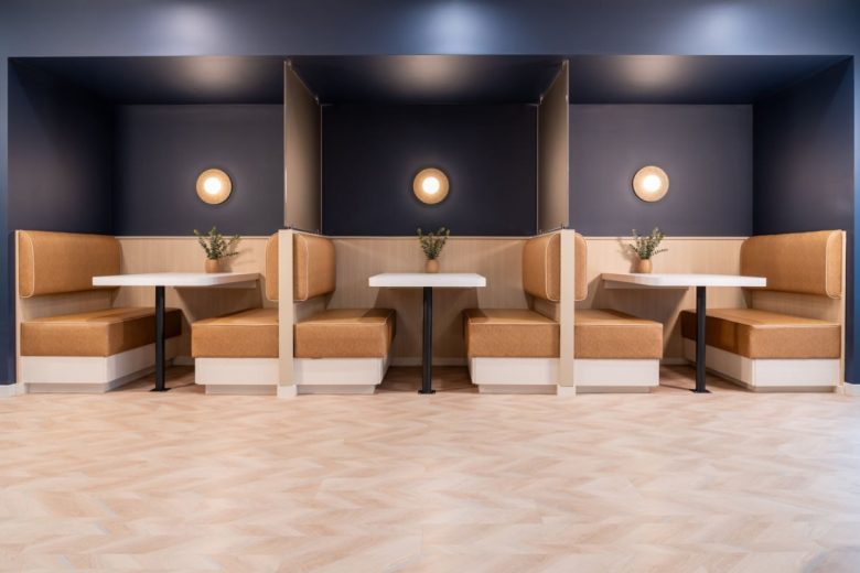 Переговорные кабинки офиса NFIB для индивидуальной работы