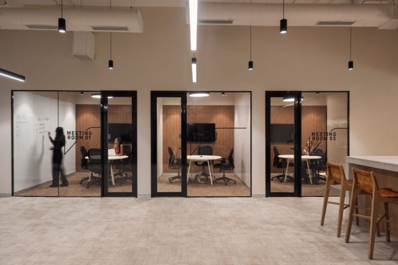 Переговорные комнаты офиса One Impression