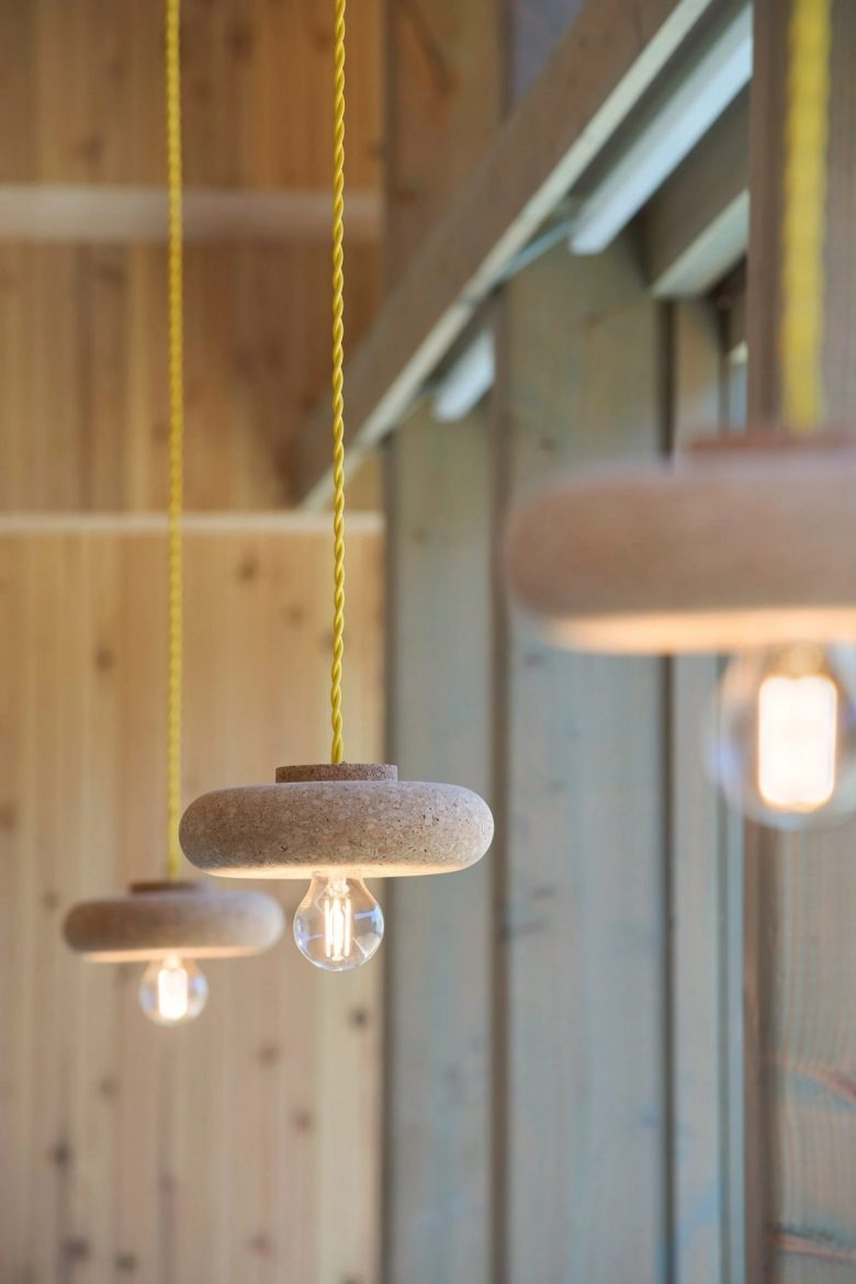 Подвесные светильники с каменными плафонами Umedacho Community Centre